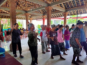 Antusias Lansia Desa Selat dalam Mengikuti Senam Lansia pada Posyandu Lansia